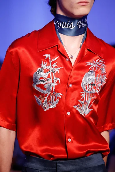 Look 3
